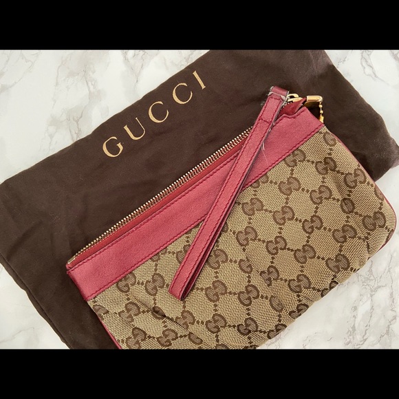 Gucci Handbags - Gucci Logo Heart Wristlet